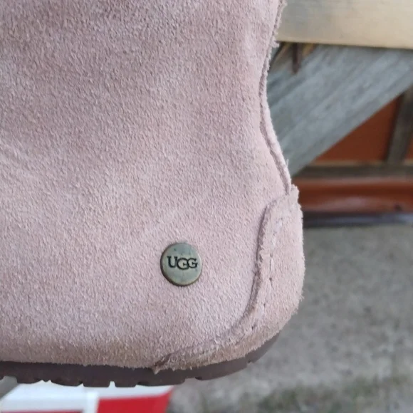 UGG Slippers - Picture 12 of 13